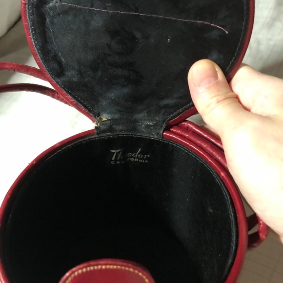 Vintage Brand Theodor California Cute Leather cylinder "can" Red Handbag Purse. - Picture 4 of 6